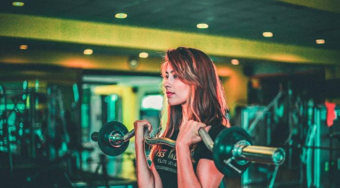 Grrl, Dumbbell itu bukan musuh : Perempuan Juga Perlu Angkat Beban