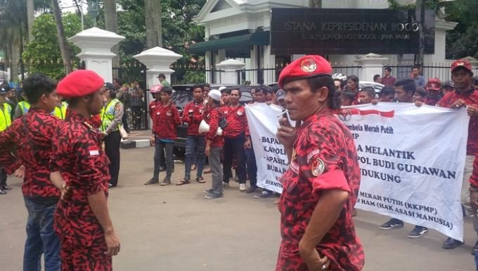 Ketua, Cosplaynya udahan ya! Ormas Dilarang Tampil ala TNI/Polri, Titik.